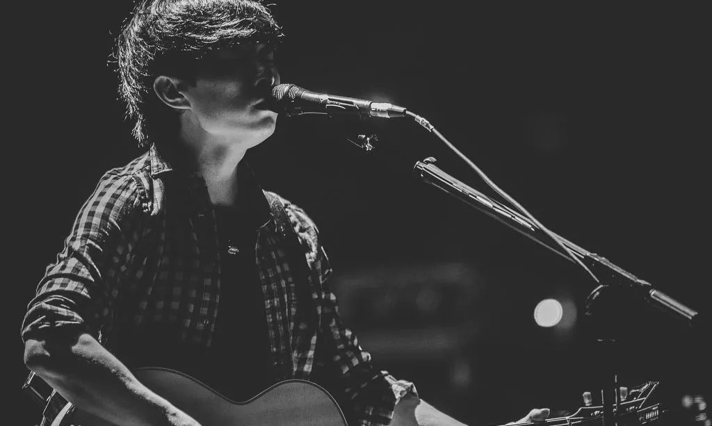 藏在酒和孤独里的故事——民谣__凤凰网