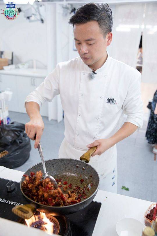 因黄晓明走红的林大厨无心出道中餐厅林述巍这样评价王俊凯