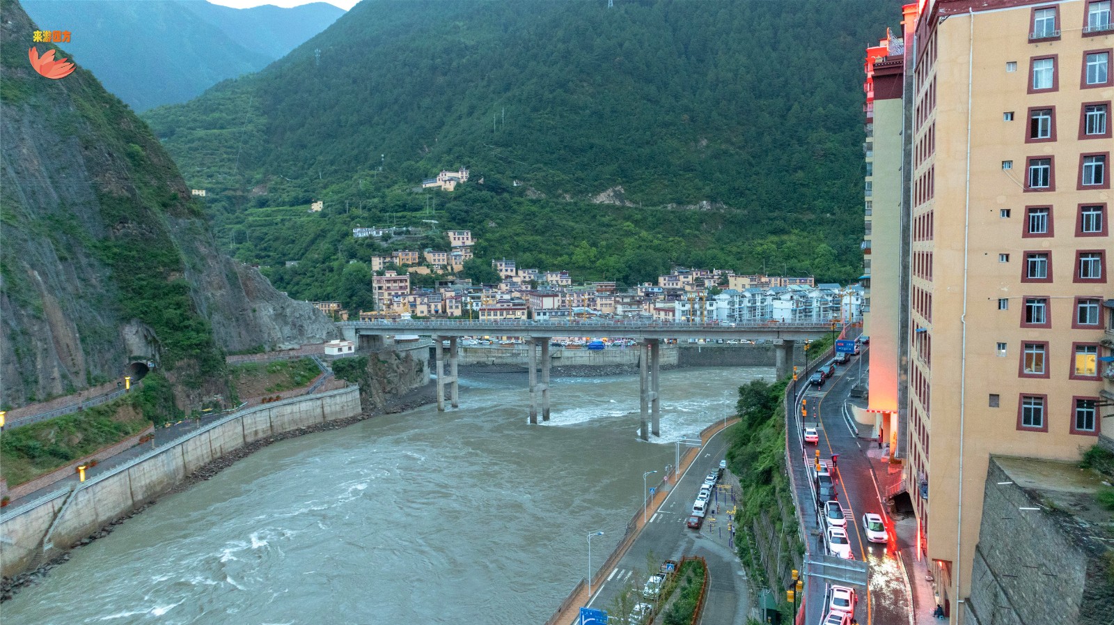 川西小重庆雅江海拔低街道窄依山傍水美如画卷一定要停留