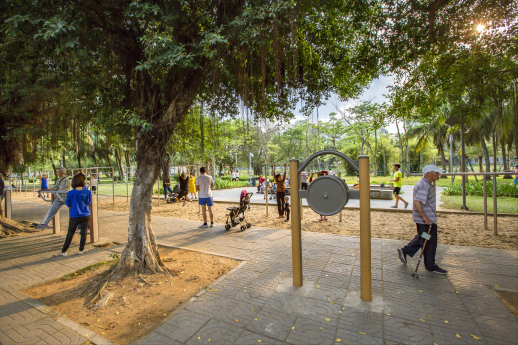 保养维修力度,完善老年人体育组织体系,丰富老年人体育活动项目,保障