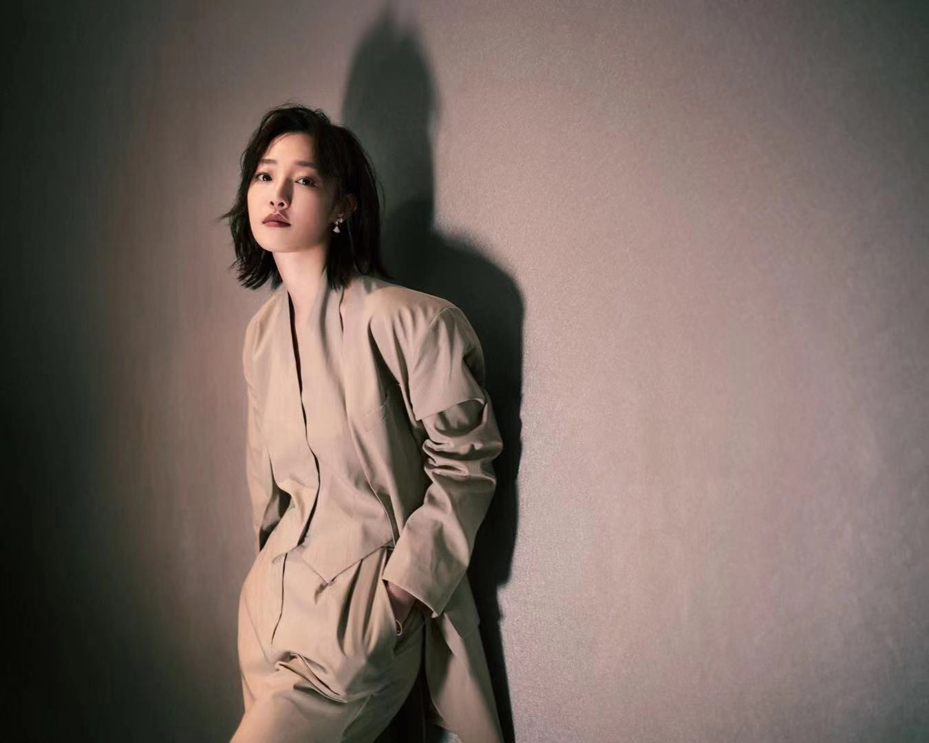 新恋情白百何包场健身与小鲜肉教练一路热聊