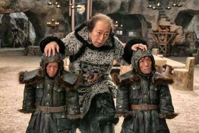 古代赶考书生盘缠丰裕,为何土匪不打劫?土匪:看他腰间绑着啥?