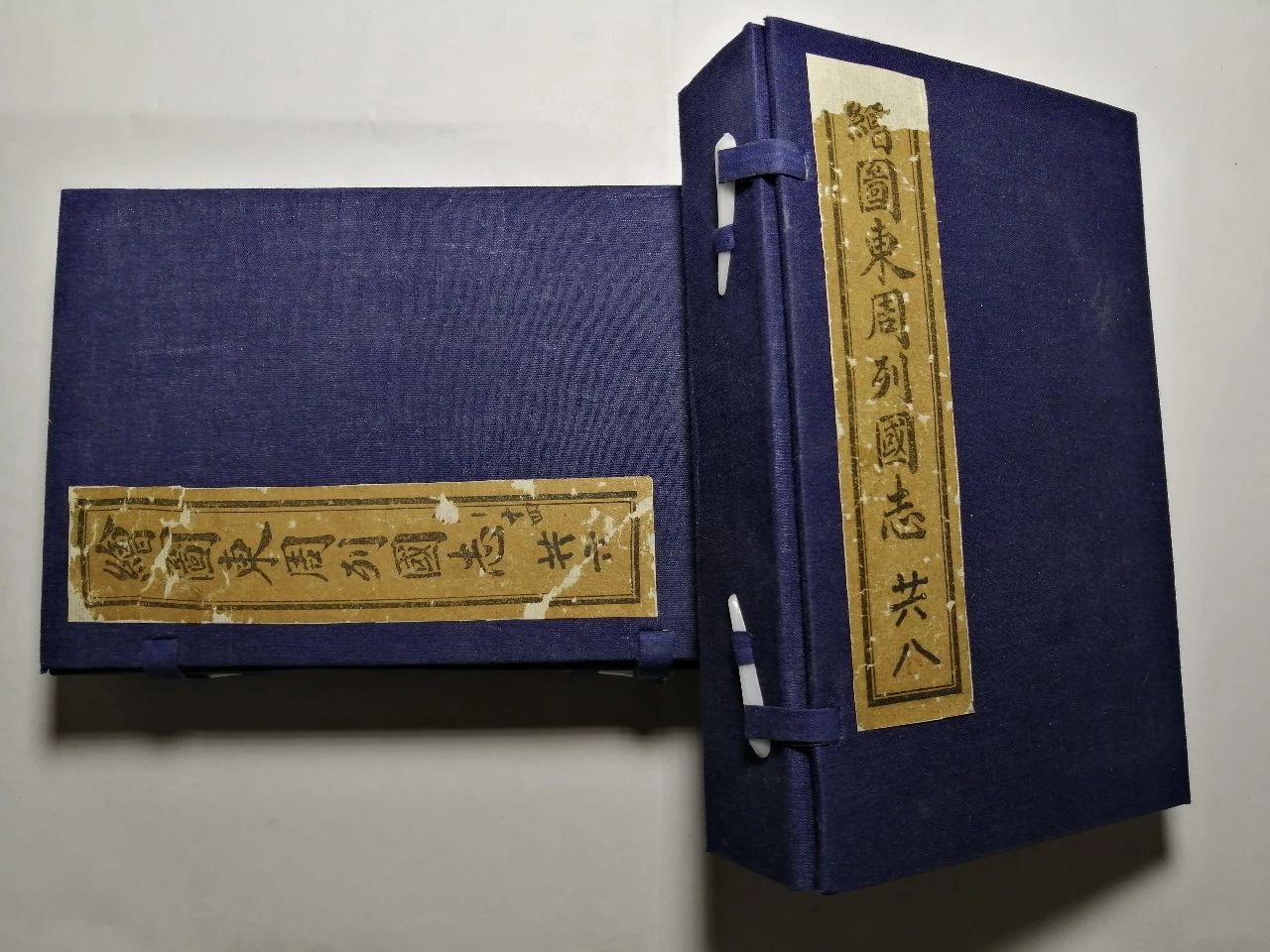 这位修复大师,用一双巧手,延续中国古代书籍文明!__凤凰网