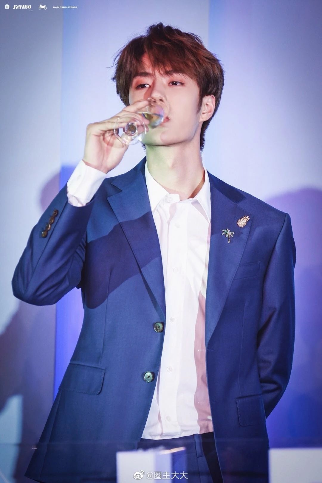 张艺兴肖战喝酒都喝出贵公子范儿