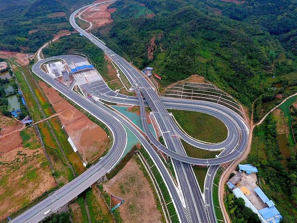 两徽高速两当县城段至杨店段今日正式通车