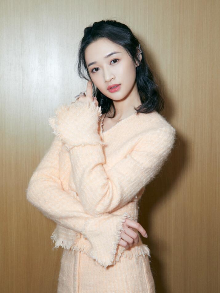 刘恩佳出席第十四届华语青年电影周上演庐山恋向经典致敬