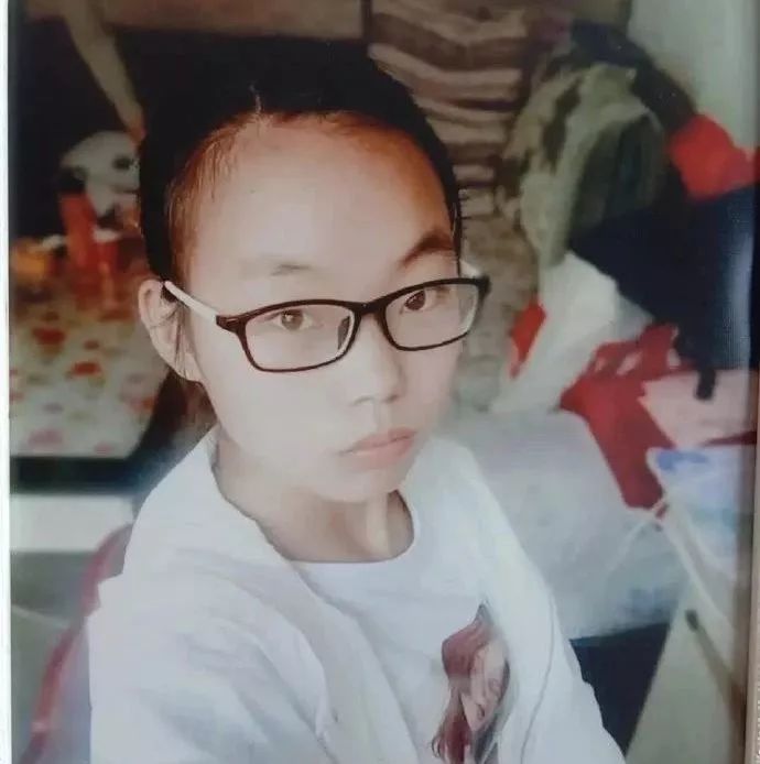又一个李心草女儿你要知道世界并没有你想象得美好
