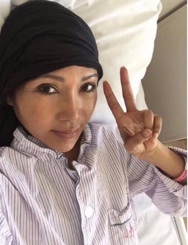 歌手张咪身患癌症晚期跟毛宁争歌毁事业和女儿合影似姐妹