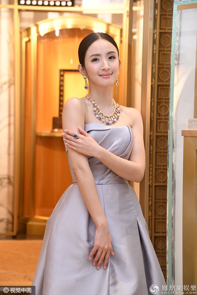 袁湘琴彻底变女神林依晨婴儿肥难掩好气质抹胸礼服惊艳亮相