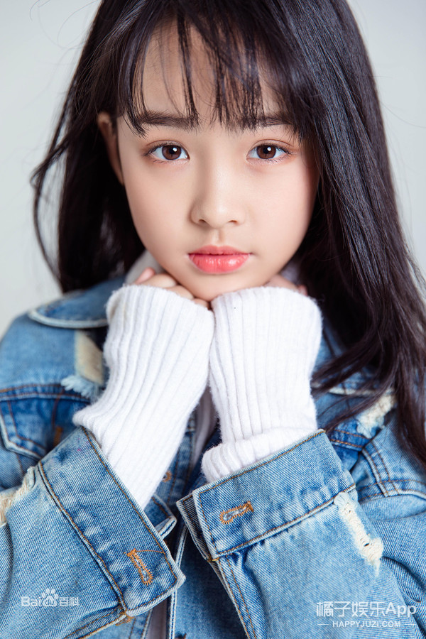 大概是芒果tv.小姑娘真名张熙唯,前几