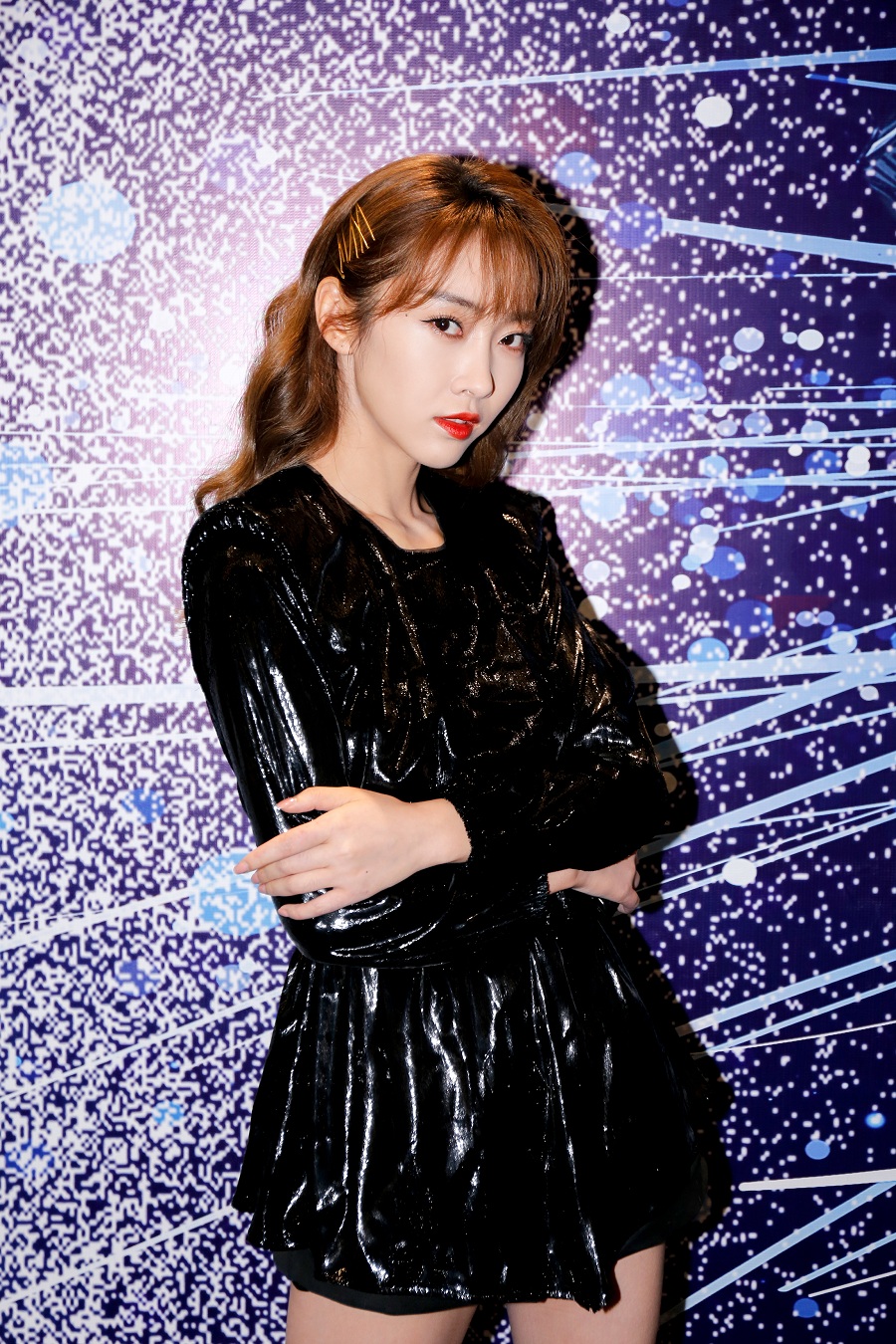 宣璐现身某品牌活动观秀!漆皮星光裙超a出镜