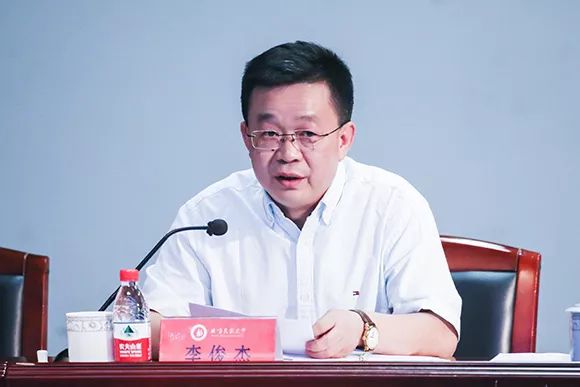 换帅两所部属高校迎来新校长