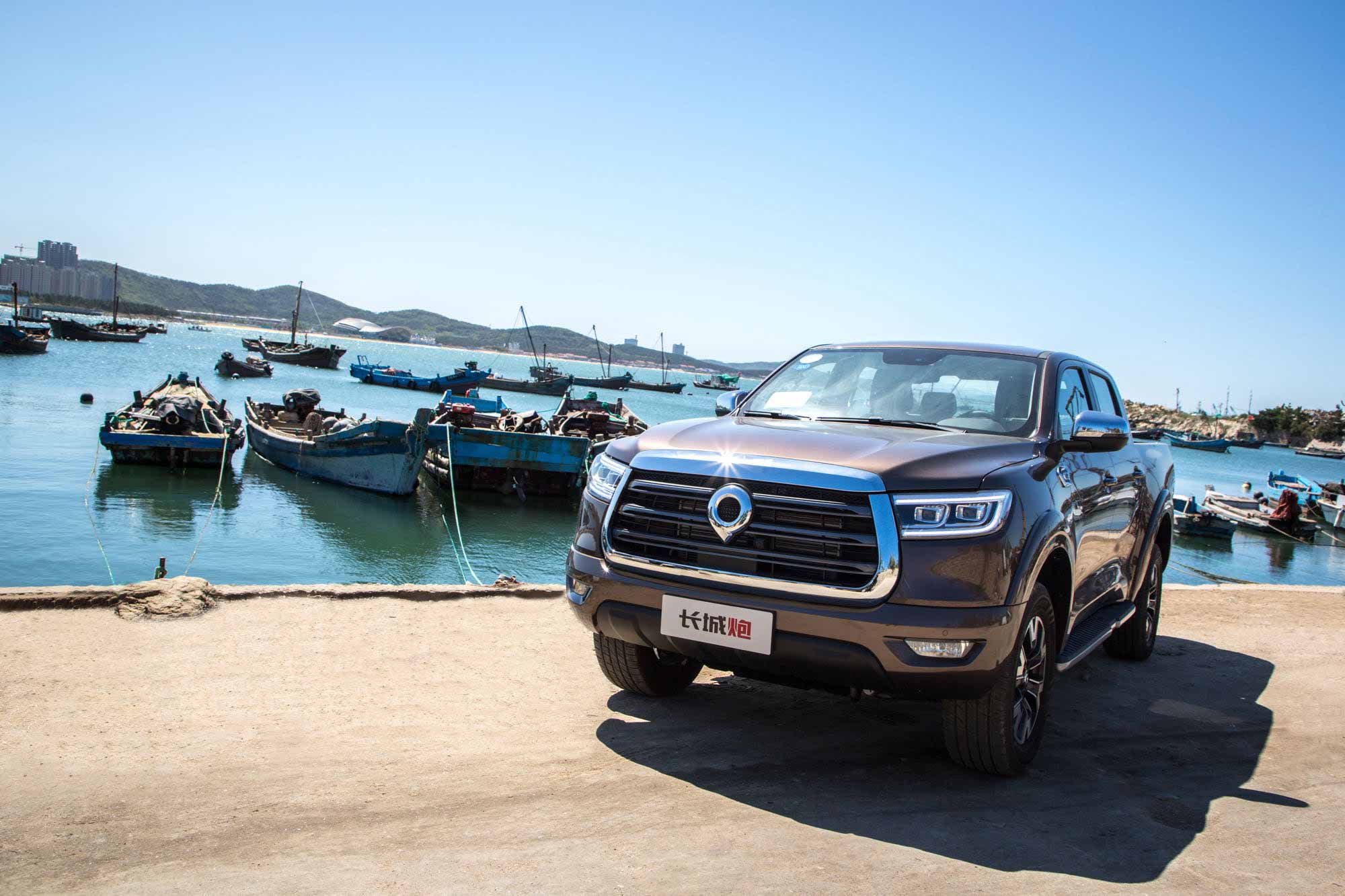 试长城炮乘用版:2.0t 8at带独立后悬,家用一抵四,空间轴距领先