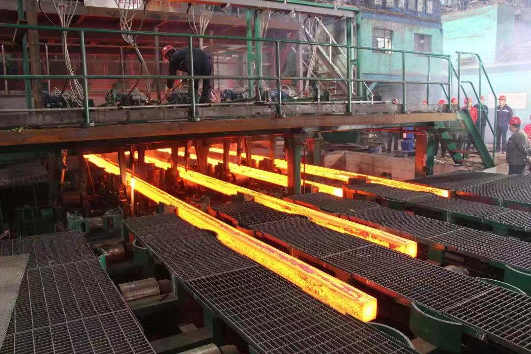 10月24日3时30分,邯郸武安河北兴华钢铁有限公司烧结车间皮带通廊着火