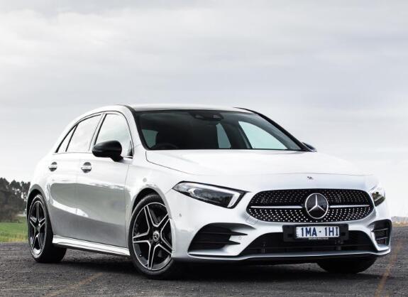 奔驰a 220 4matic两厢版上市 售价31.28万