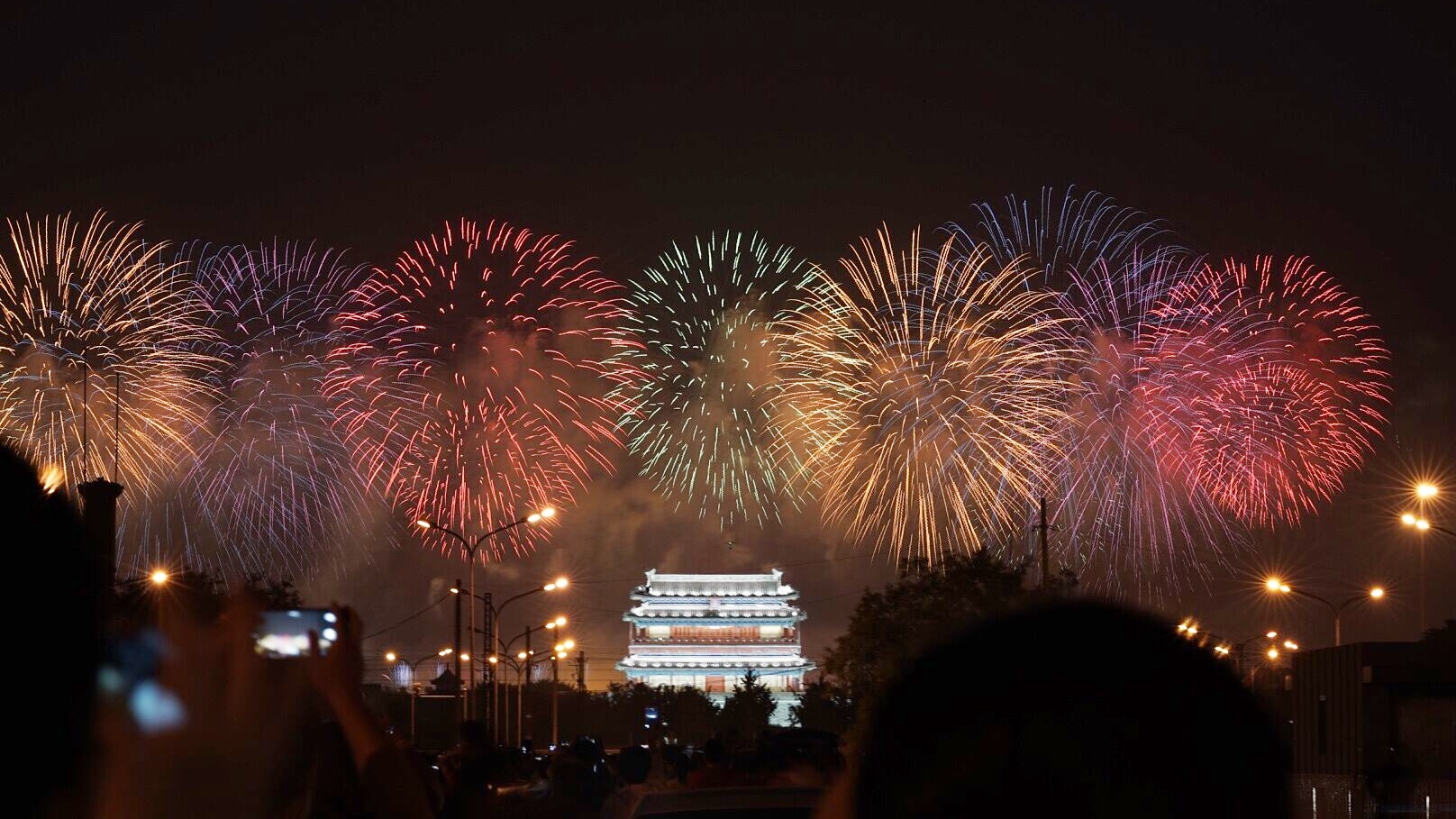 北京的夜空被烟花刷屏