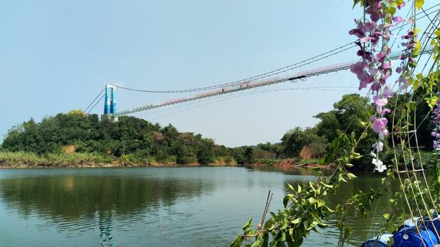 南宁花雨湖大型玻璃桥旗袍秀,柔美和刺激交相辉映,精彩纷呈