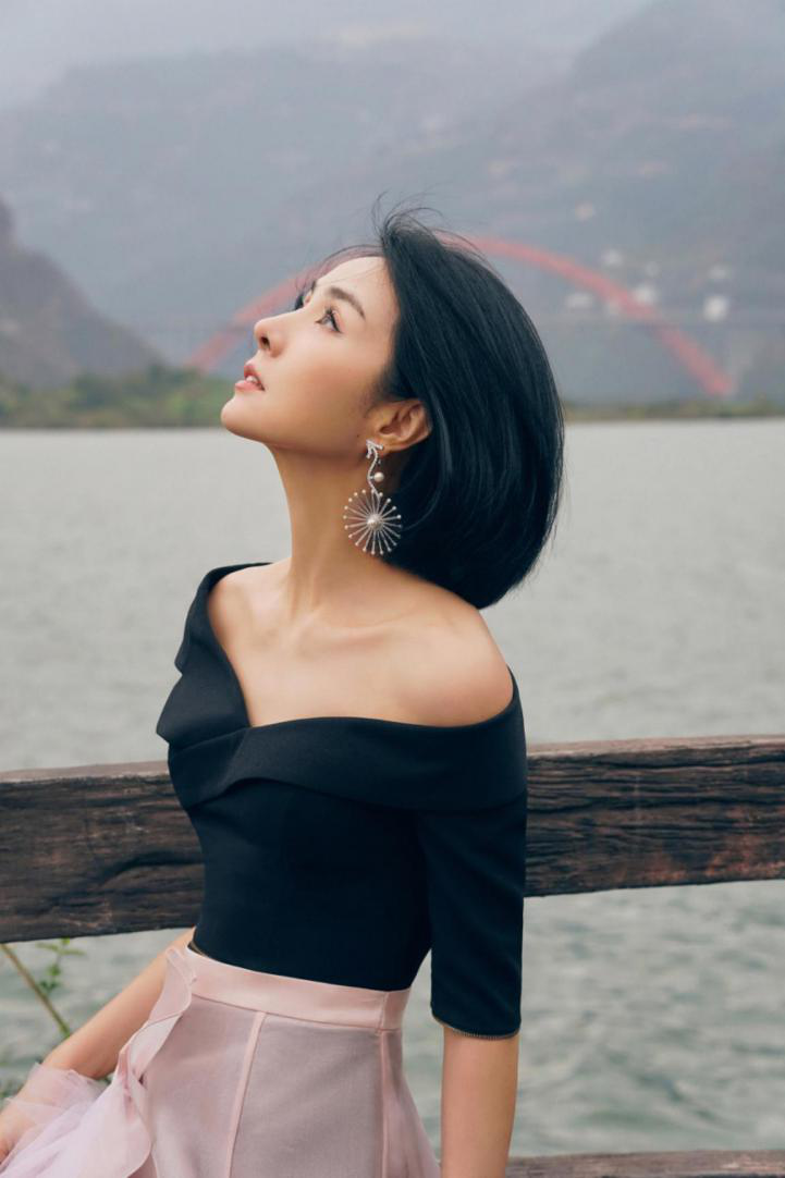 巫山神女杯艺术电影周演员姜宏波凭黄玫瑰获最佳女主角