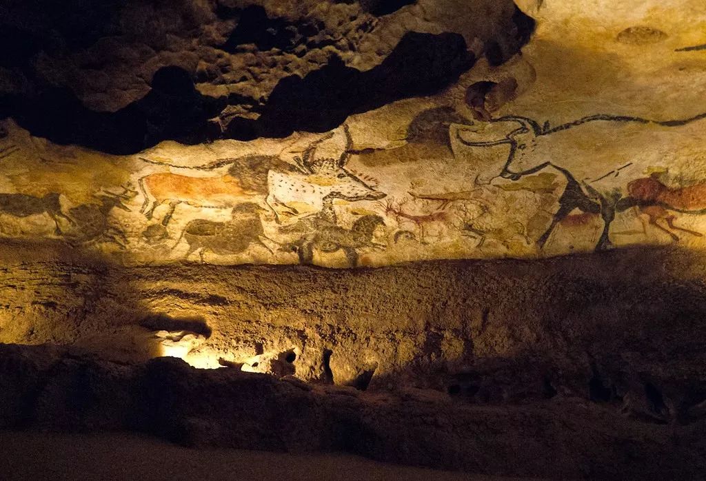 蒙蒂尼亚克(montignac)东南方2公里处的拉斯科岩洞(grotte de lascaux