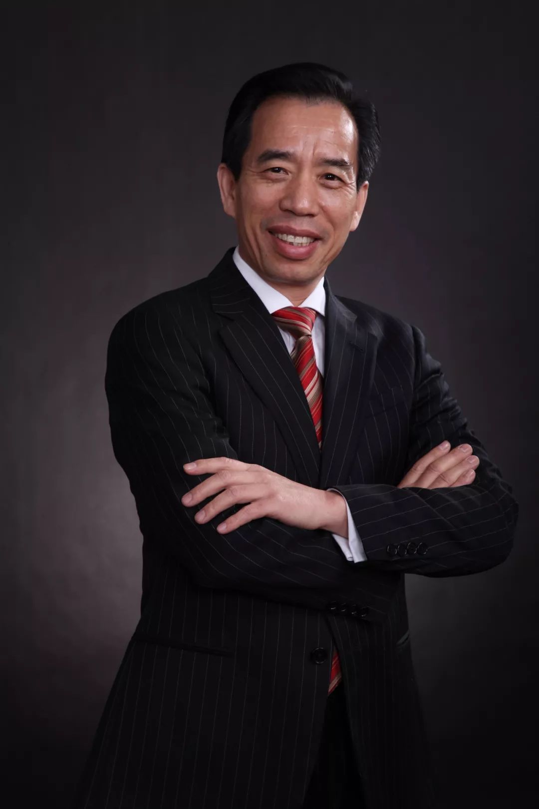 我与共和国共成长70年70人覃迅云振兴医药瑶而可期