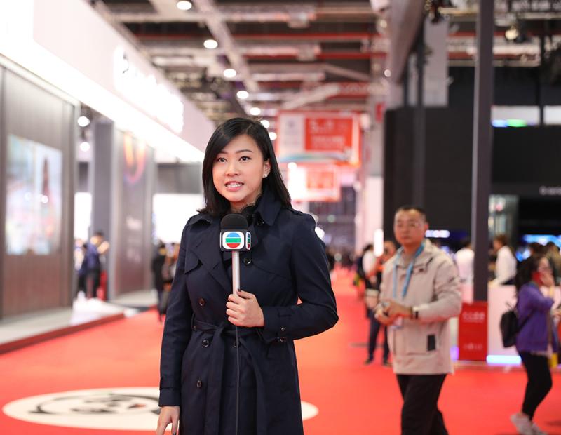 11月5日,本届进博会开幕首日,cgtn外语频道新媒体记者刘晨率先来到