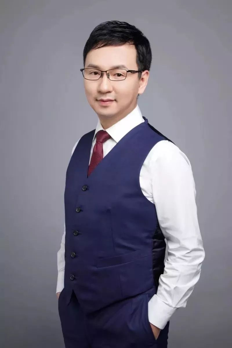 他就是扇贝的创始人与ceo,王捷.