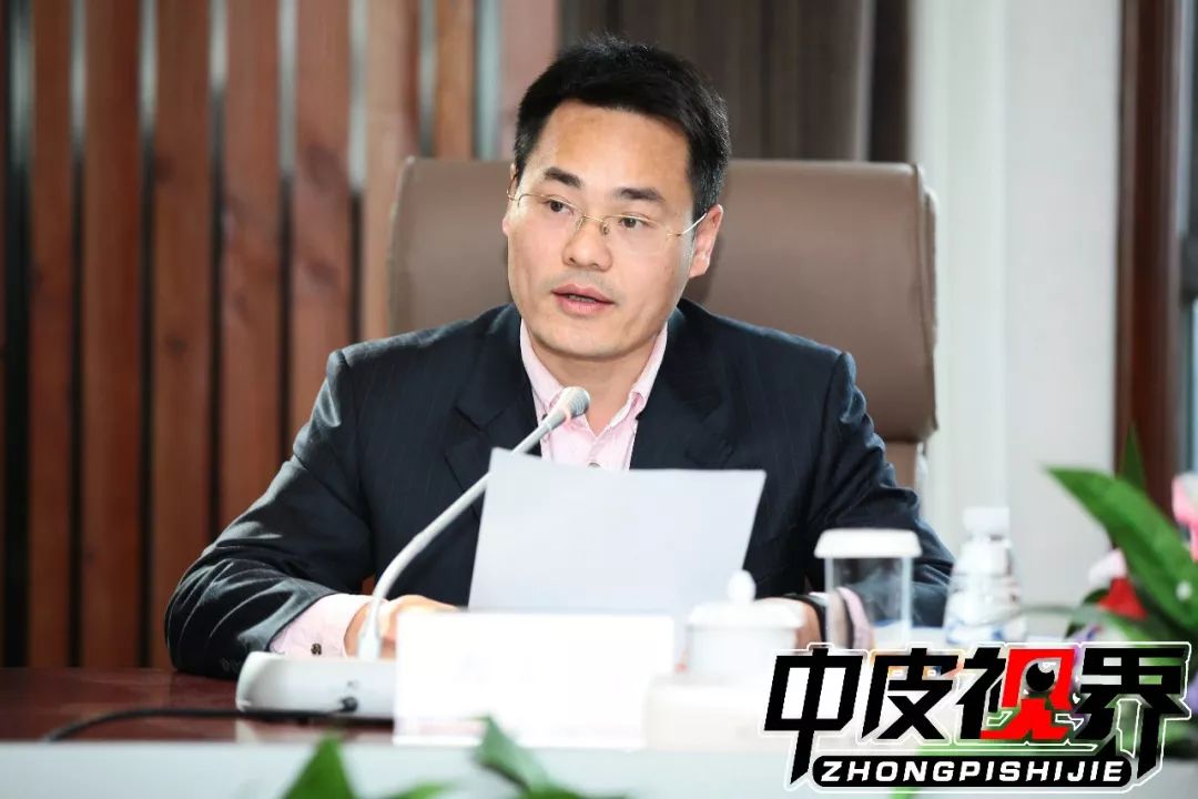 海职高副校长何家辉主持会议