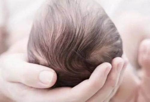 造成孩子头发稀疏的原因有以下几个方面__凤凰网