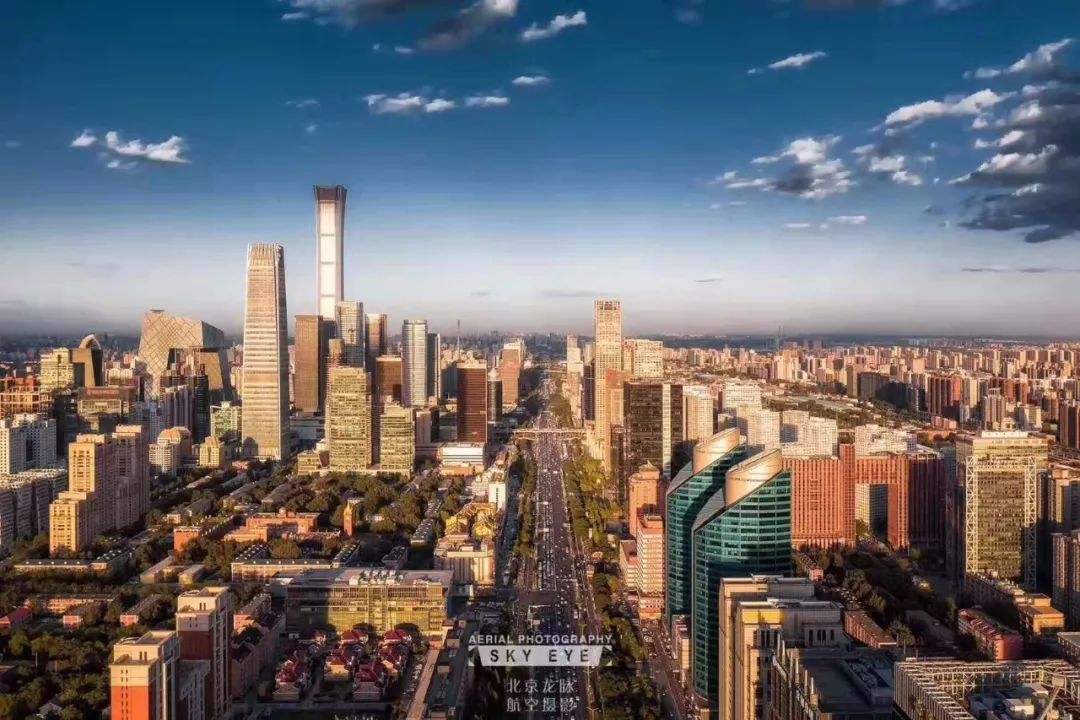 我们是见识过的,但很难一窥京城的全貌;今天飞上北京的天空,瞰千年