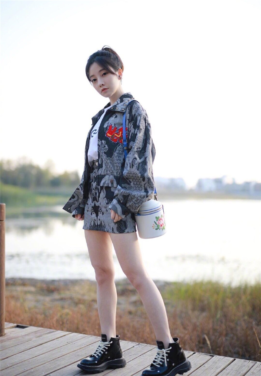 小个子怎么显高显瘦小个子女生冯提莫的穿搭一样很有魅力