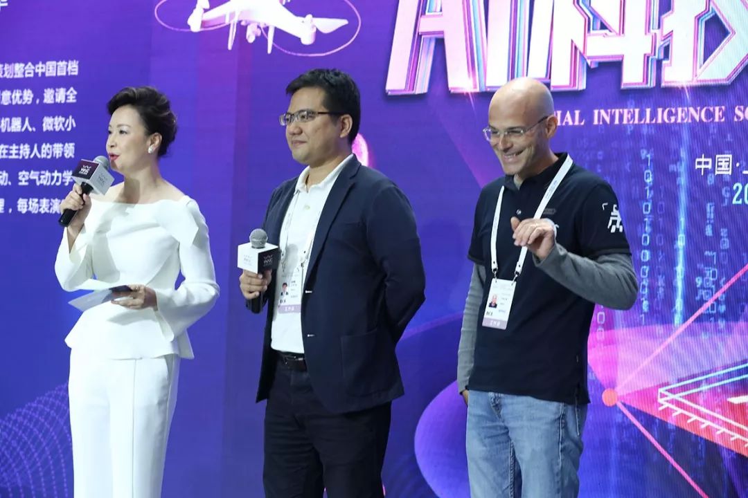AI科技嘉年华登陆2019世界人工智能大会,这些表演让观众来不及鼓掌__凤凰网
