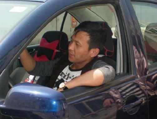 宋小宝开什么车岳云鹏开什么车冯巩开什么车网友这差距