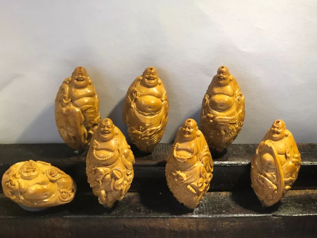 沈阳市核雕协会会长非物质文化遗产传承人李永利