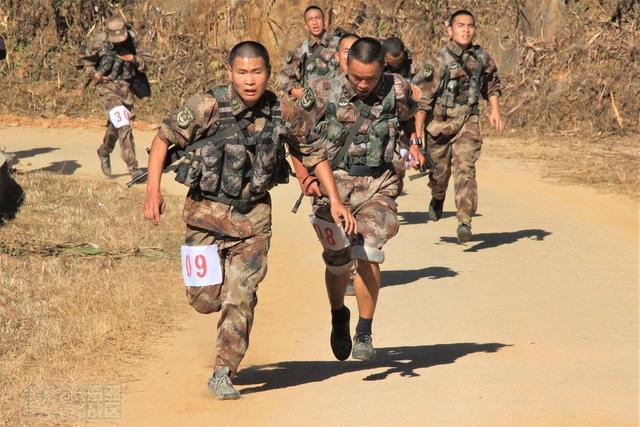 武装5公里你最佳成绩是多少这位士官跑出19分30秒厉害