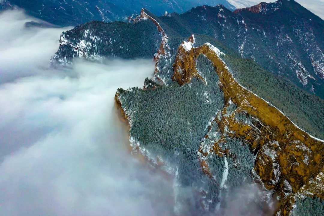 雪后贺兰山日出美出新天际!固原的雪也来了