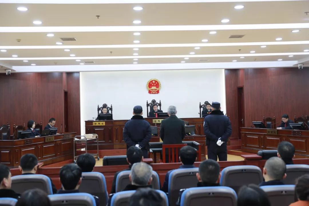 连云港市公安局指挥中心原主任颜景硕贪污,受贿案一审开庭