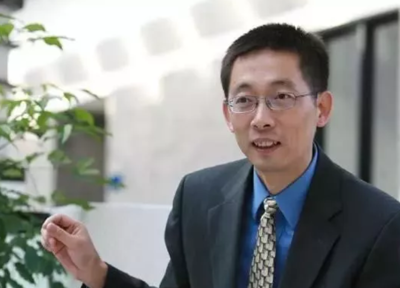 施一公,与国家级人才项目专家,曾任著名医药外企高管的崔霁松博士联合