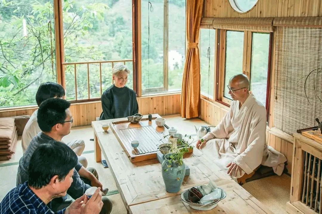 辞职隐居终南山的姑娘因付不起房租回来了:你我皆凡人,何苦去修仙