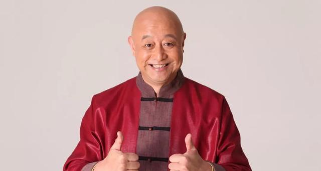 但如果说那个总是说着山东口音的光头大个子相声演员,知道的人就多了