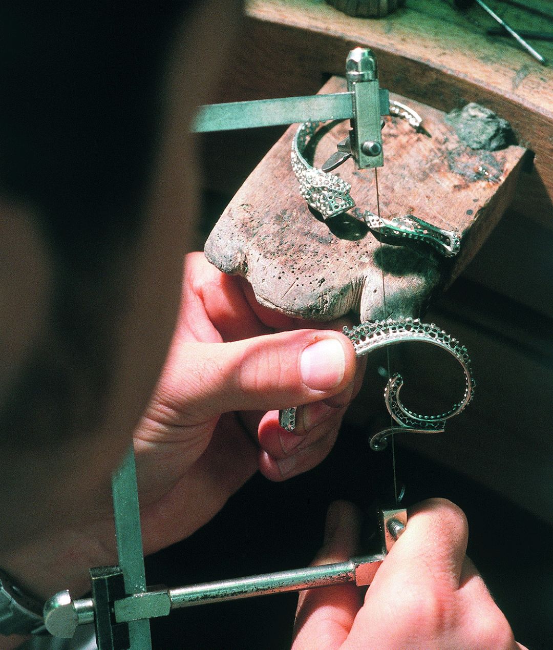 亲手雕刻宝石我也很拿手(吧?