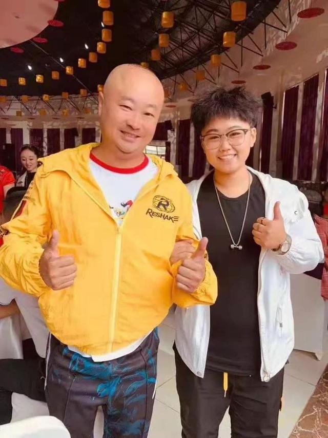 巴蜀笑星云集邛崃大梁酒庄,杜天棒收徒传承巴蜀文化