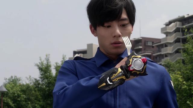 泰迦奥特曼:优辛再次致敬前辈,盘点那些拿错了变身器的人间体