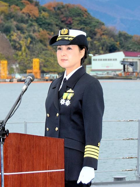 日本神盾驱逐舰迎来首位女舰长图