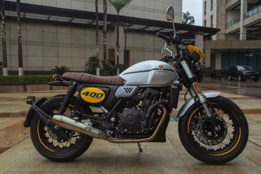 赛科龙发布多款新车!单缸250ml复古13800元,双缸水冷复古29800元起