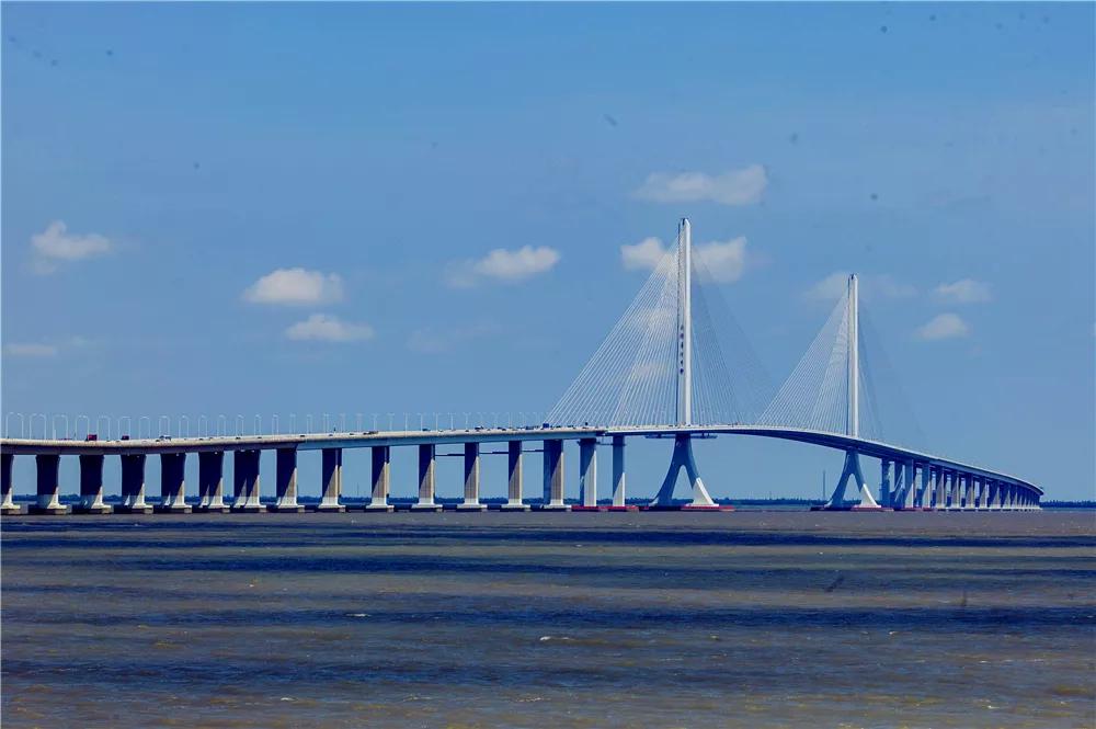 崇启大桥 合力打造世界级机场群.