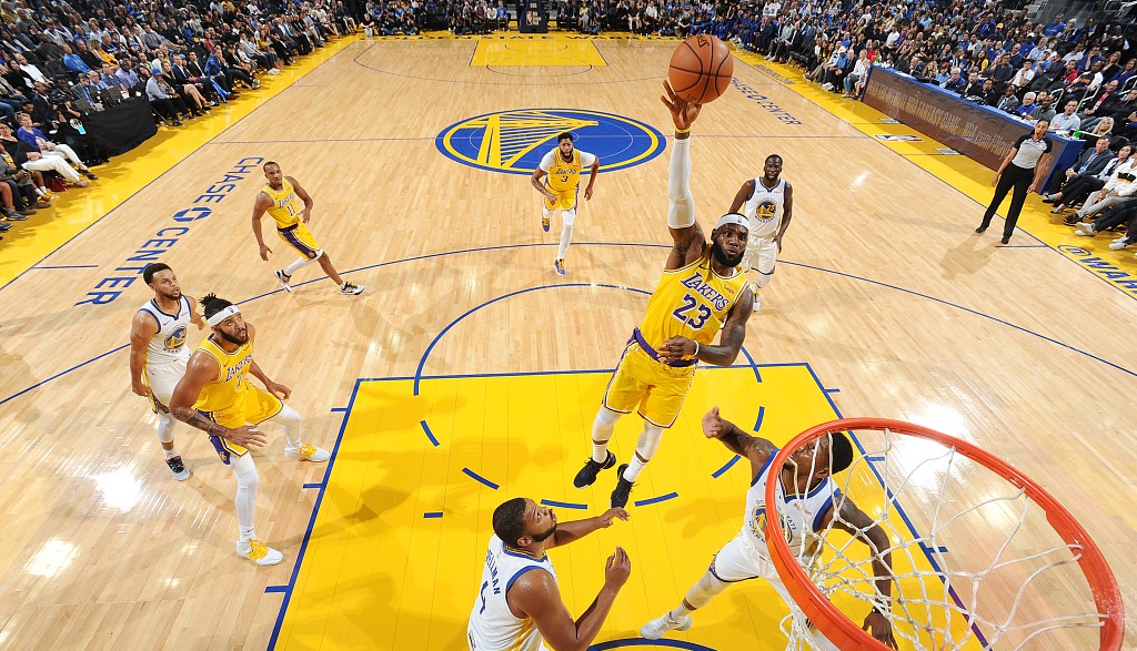 勇士赛季首胜|三巨头合砍81分，勇士45+17浓眉拿下首胜。 鹈鹕未能翻盘