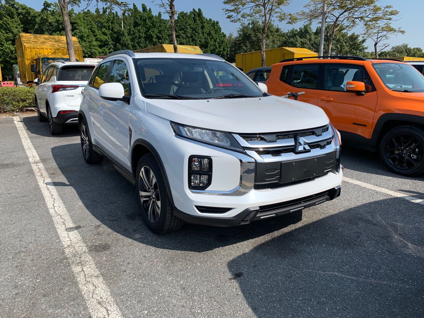 分体式大灯个性十足 广汽三菱新款劲炫asx实车亮相