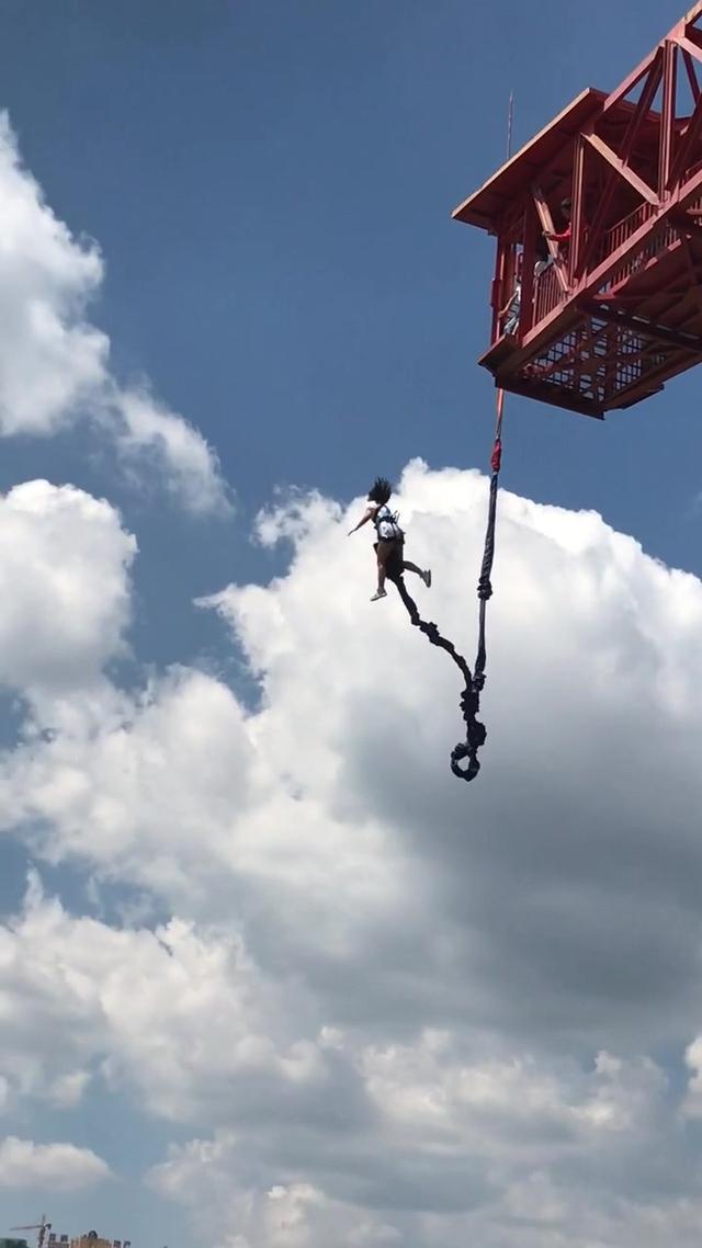 完成了我的蹦极梦