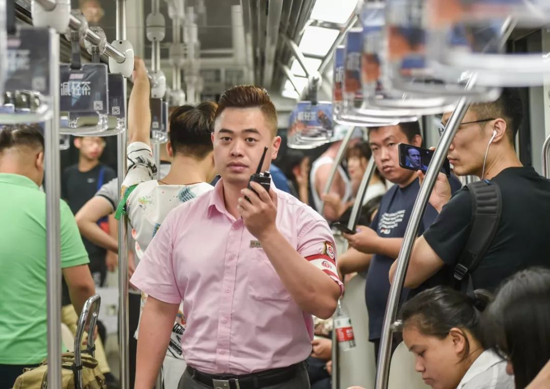 神奇!上海司机车站等,地铁自己开过来_凤凰网财经_凤凰网