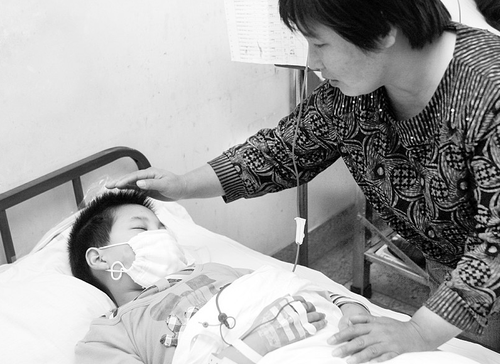 长期铬中毒会导致肝肾损伤严重引起皮肤癌,长期摄入锰元素,会产生记忆